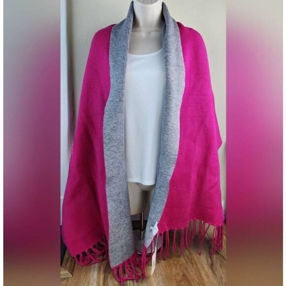 🔸️NWT Hot Pink & Gray Fringe Lined Sweater Shawl Scarf One Size - Picture 5 of 12